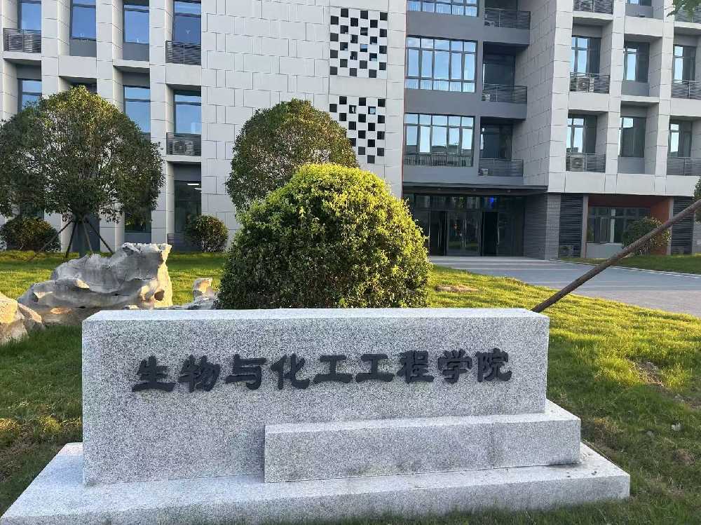 西华县扬州职业大学体育场高杆灯项目